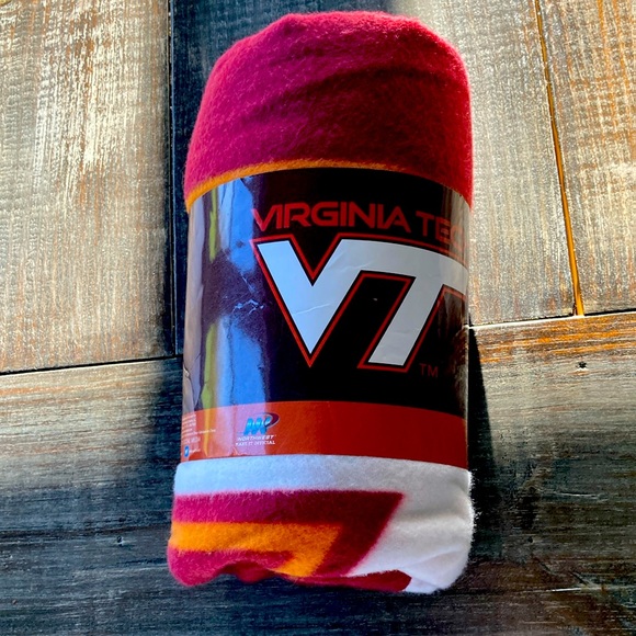 🤩 VIRGINIA TECH BLANKET 🤩 - Picture 1 of 2